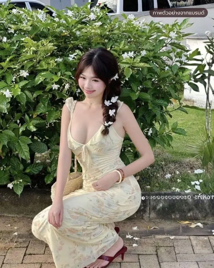 เดรสยาวลายดอกสีเหลือง ระบาย รหัส LYL01 รูปที่ 2
